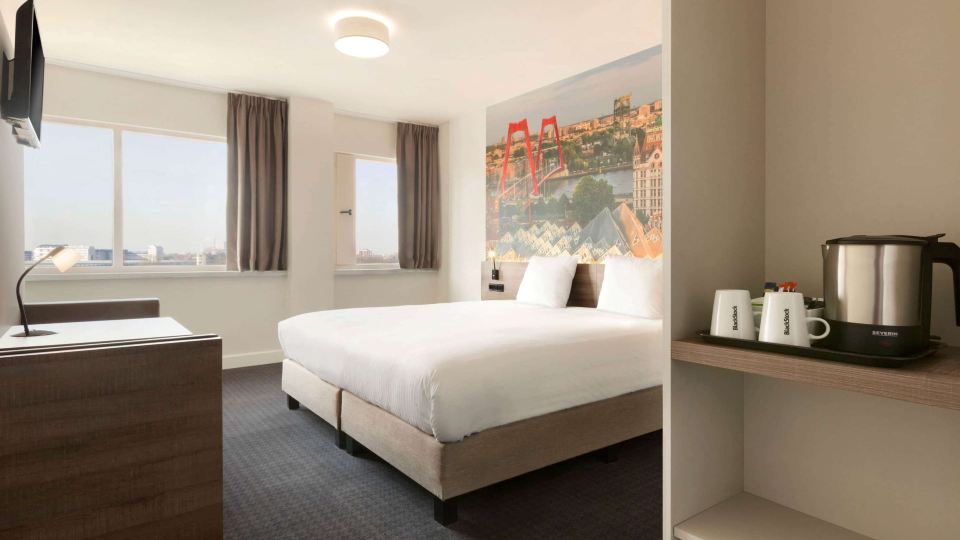 Rotterdam Teleport Hotel