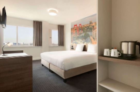 Rotterdam Teleport Hotel