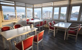 Altinnal Hotel - Housity
