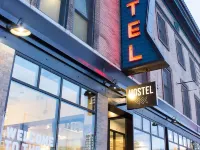 11th Avenue Hostel โรงแรมใกล้ลาริเมอร์สแควร์