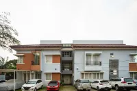 RedDoorz Plus near Siloam Karawaci - Pensions