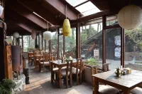 Hotel at the End of the Universe - Desayuno