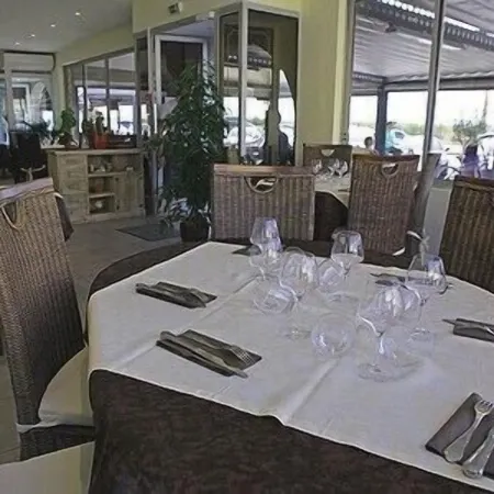 Logis Hotel Restaurant le Mirador Отели в г. Портирань