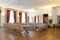 Logis le Cheval Rouge Hotels in Vienne-le-Chateau