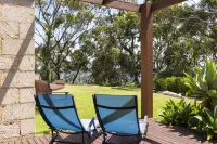 By the Beach B&B Self Contained Apartments Hotels near Palm Beach Playground