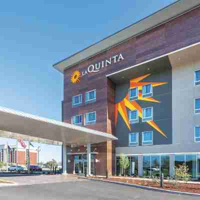 La Quinta Inn & Suites by Wyndham Terre Haute Hotel Exterior