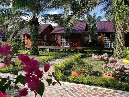 The Wizard of Oz Resort Semporna Отели рядом с достопримечательностью «Semporna Ocean Tourism Centre»