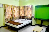Radhanand Holiday Home - parking