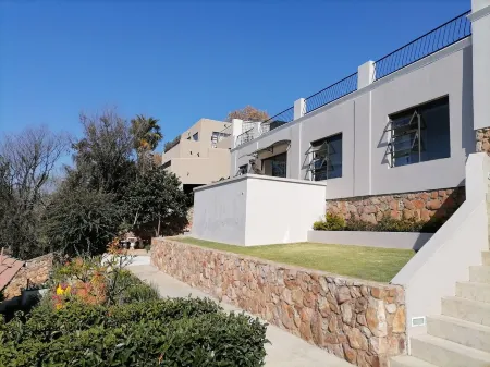 CityView, a Stunning Modern Apartment Отели рядом с достопримечательностью «Йоханнесбург Зу»