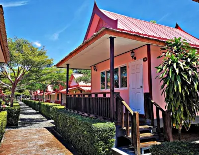 Phi Phi Ba Kao Bay Resort Отели рядом с достопримечательностью «Phi Phi Coralbay»