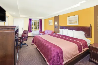 Rodeway Inn & Suites Hotels near Nexteer Automotive Plant 5