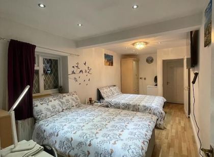 North Avenue, Guest House, Heathrow Airport-Free Parking