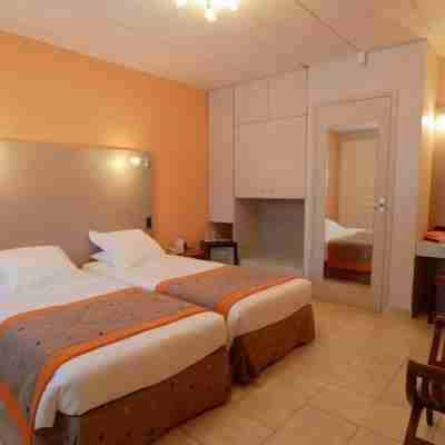 Hôtel Les Maritonnes Parc & Vignoble Restaurant Rouge & Blanc Rooms