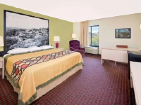 Super 8 by Wyndham Metropolis メトロポリスのホテル