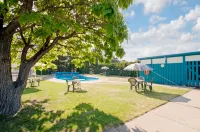 Canadas Best Value Desert Inn & Suites