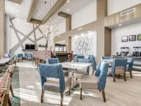 達拉斯中環/北公園區歡朋飯店 TopGolf 高爾夫娛樂練習場附近的飯店