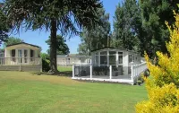 Lyons Woodlands Hall Hotels in Гуайдделверн