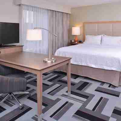 Hampton Inn & Suites Ames Rooms