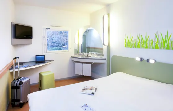 卡爾卡松賽特宜必思快捷酒店