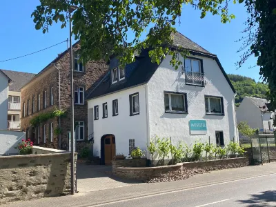 Moseltel Ernst,Cochem Hotel dekat Freibad Ellenz-Poltersdorf