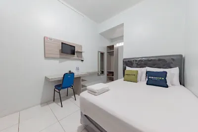 Urbanview Hotel Sunday Cirebon by RedDoorz Hotels in Sutawinangun