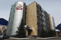 Золотой Дракон Отели рядом с достопримечательностью «Оренбургский государственный университет»