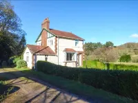 Pensychnant Cottage Hotels near Conwy Morfa Beach