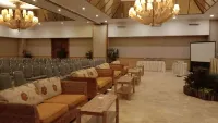 Hawaii Resort Family Suites Hotel di Kecamatan Cinangka