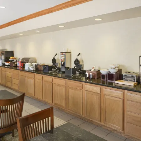 Holiday Inn Express & Suites ELYRIA by IHG