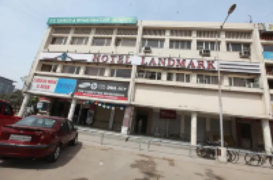 호텔 랜드마크 - 시티 센터, 찬디가르  호텔
