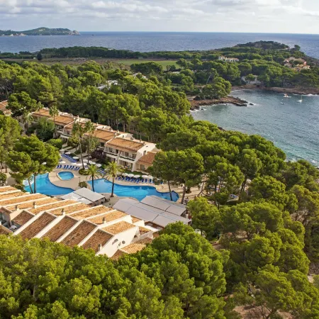 Iberostar Waves Pinos Park Отели рядом с достопримечательностью «Пляж Кала-Торта»