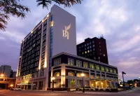 Hotel Blackhawk, Autograph Collection Hotels near Flying J Travel Center