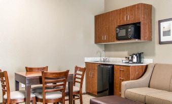 Comfort Suites West Omaha