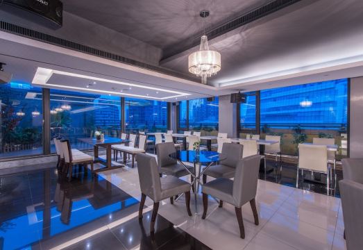 3. 포워드 호텔 난..