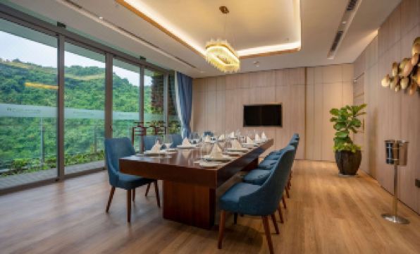 2. 플라밍고 그랜드..