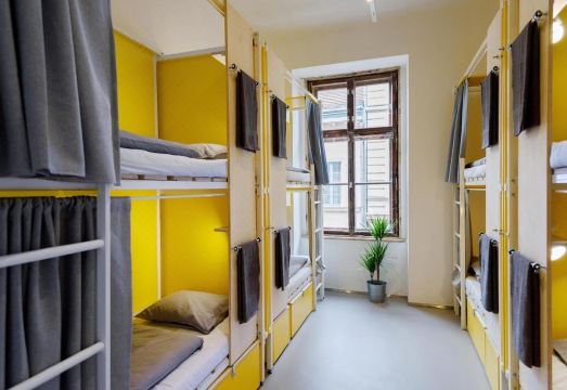 4. 플로 호스텔 부..