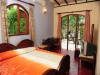 Holiday Nest Bed & Breakfast Hotels in Pinwatta