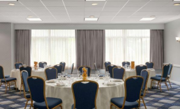 Embassy Suites by Hilton Philadelphia Valley Forge