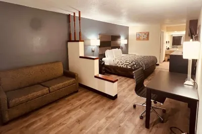 Econo Lodge Inn & Suites Downtown San Antonio Riverwalk Area Hotel dekat Father Albert Benavides Park