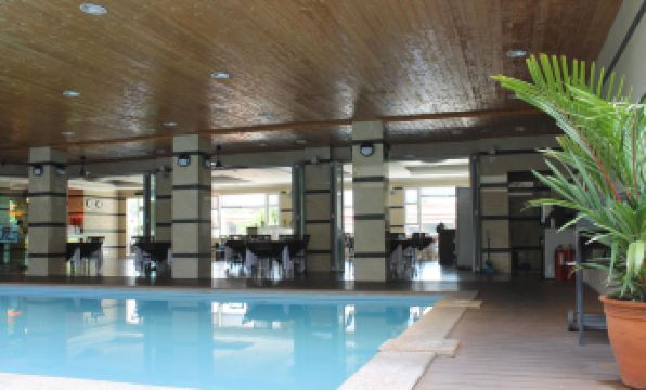 Townhouse Oak Vera Hotel Near Clark International Airport