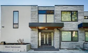 West Vancouver Contemporary Living