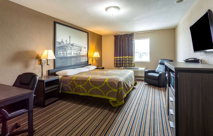 Super 8 by Wyndham Missouri Valley