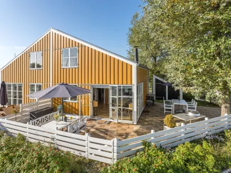 "Goda" - 5m from the Sea