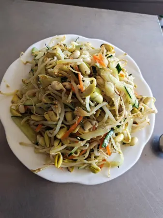 Li Family Courtyard Restaurant in Qingshuihe Отели рядом с достопримечательностью «Киньшуйхэ-Хэ Город»