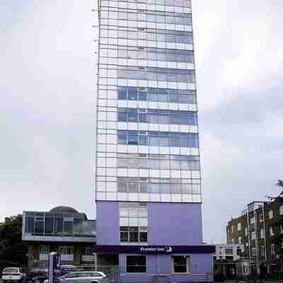 Premier Inn London Hammersmith (Ravenscourt Park) Hotel Exterior