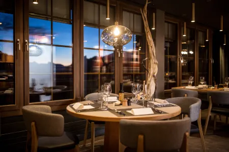 HUUS Gstaad Отели в г. Гштаад