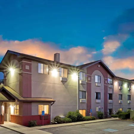 Super 8 by Wyndham Lexington Park/California Area