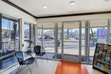 Motel 6 San Diego, CA - Airport - Harbor Отели рядом с достопримечательностью «Морской музей Сан-Диего»