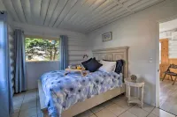 Unique Dog-Friendly Log Cabin Short Walk to Ocean - Pet friendly