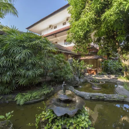 Seminyak Paradiso Hotel Отели рядом с достопримечательностью «Пляж Дабл-Сикс»